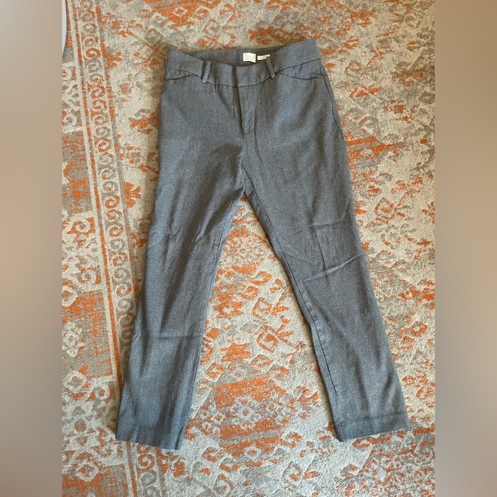 Gray skinny ankle pants, size 6